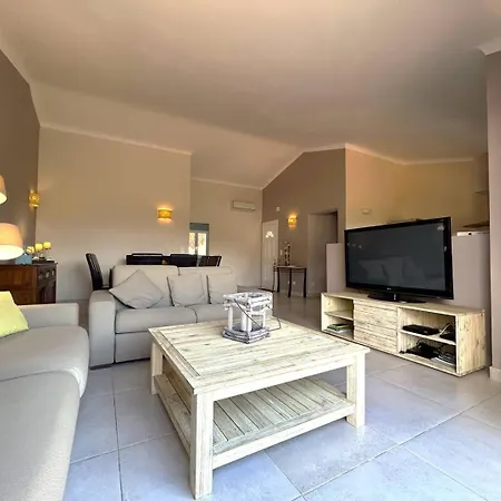 3 Dans Avec Piscine Villa